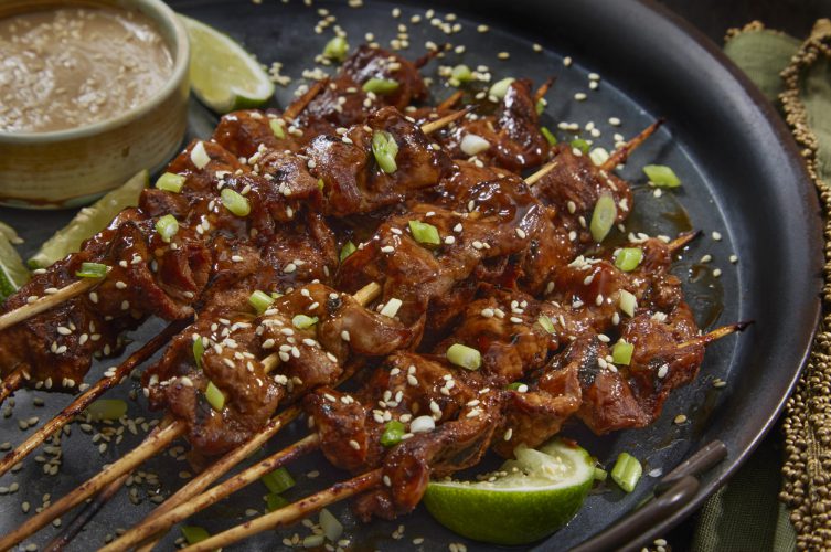 BBQ Gegrilde Teriyaki Varkensvlees Saté met Sesam Dipsaus