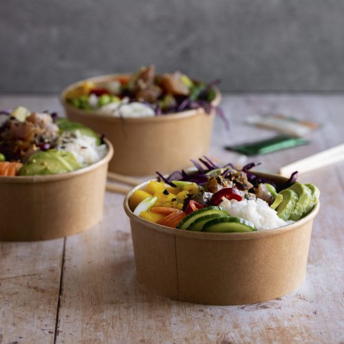 Een heerlijke vegan poke bowl met jackfruit in een duurzame verpakking.