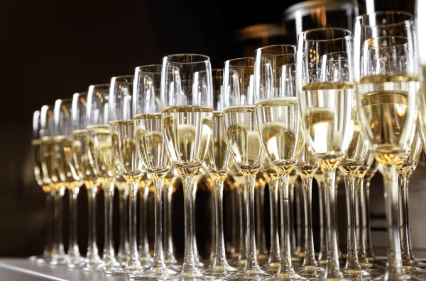 Glazen champagne voor toost evenement
