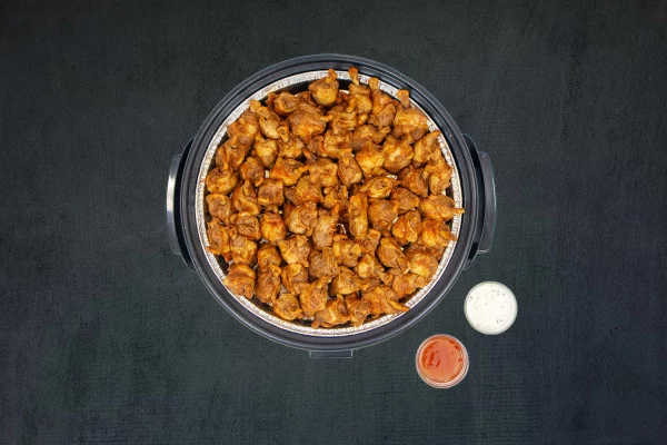 Partypan met gebakken kipstukjes