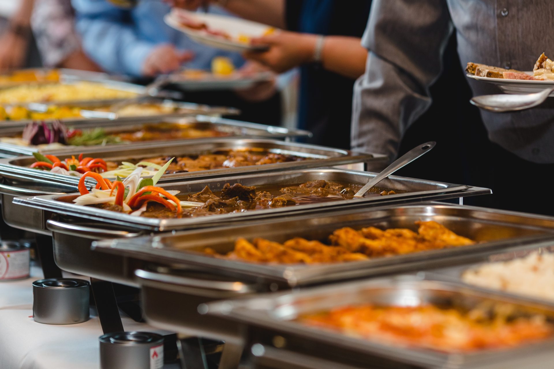 Warme buffet catering met diverse gerechten